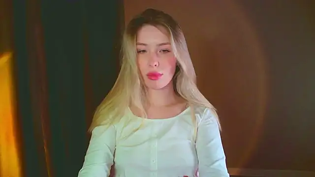 Snapshot of mia_raspberrie chatting on December 2024 08:40:02 PM mia raspberrie online show from December 2024 08:40:02 PM