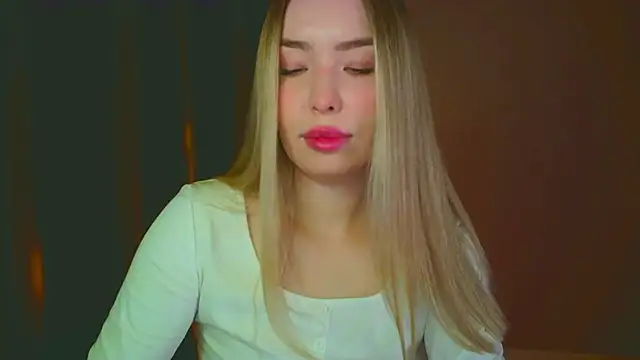 Snapshot of mia_raspberrie chatting on January 2025 02:42:01 AM mia raspberrie online show from January 2025 02:42:01 AM