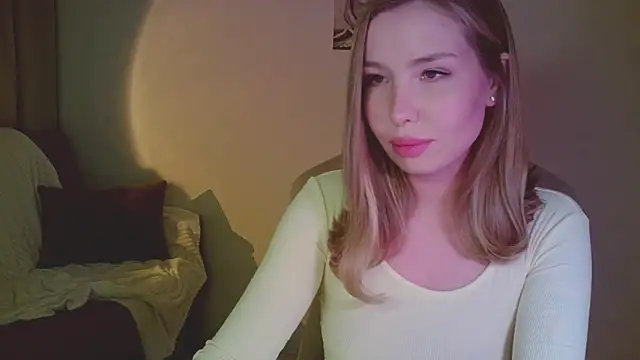 mia raspberrie online show from April 2026 10:04:02 PM