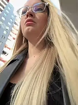 Teya moon  online show from February 2025 11:50:02 AM