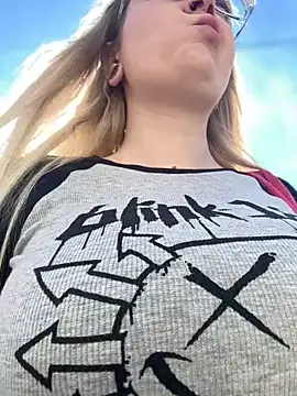 Teya moon  online show from March 2025 10:47:01 AM