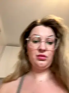 Teya moon  online show from September 2025 05:13:01 PM