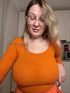 Teya moon  online show from November 2025 07:16:01 PM