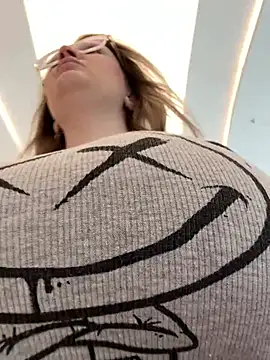 Teya moon  online show from February 2026 10:09:01 AM