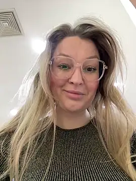 Teya moon  online show from April 2026 12:54:01 PM