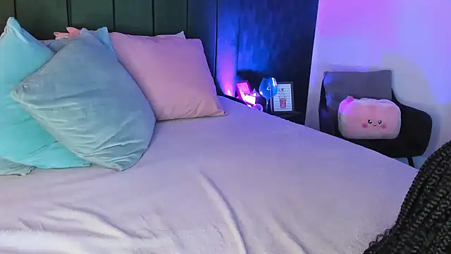 Anneth  M online show from December 2024 09:11:01 PM