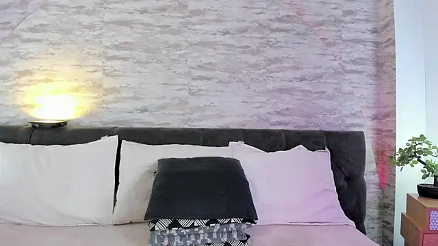 Anneth  M online show from September 2025 07:46:02 PM