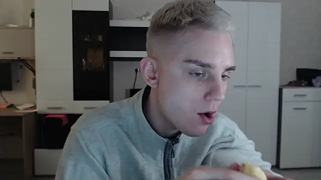 angryzan online show from February 2025 07:44:01 AM