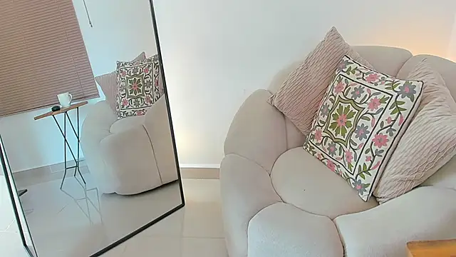 SofiMeza online show from September 2025 01:48:02 PM