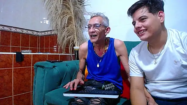 Leon hot X online show from January 2025 10:41:02 PM