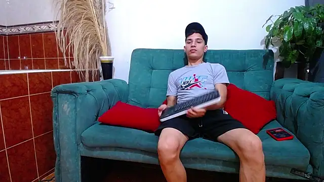 Leon hot X online show from February 2025 06:56:01 PM