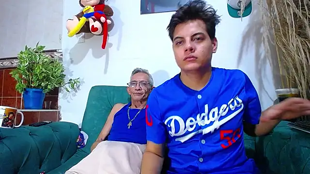 Leon hot X online show from February 2025 01:32:01 PM