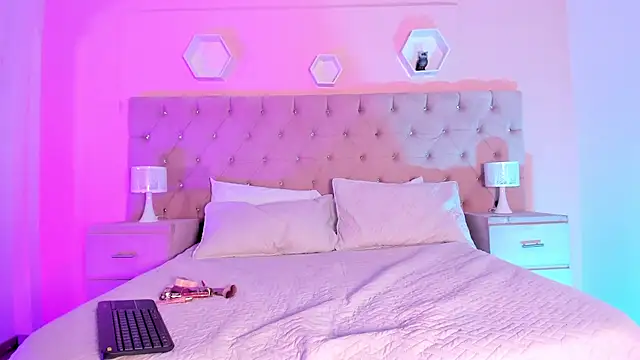 Agathaargent  online show from December 2024 08:58:02 PM