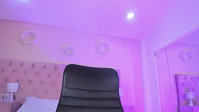 Agathaargent  online show from November 2025 04:35:01 AM