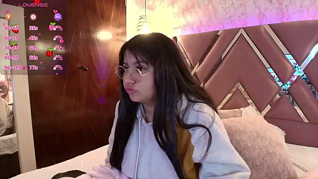 Miaa Smiith1 online show from January 2025 12:07:02 PM