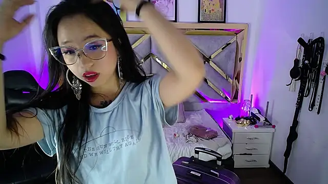 Snapshot of Moon_Water__ chatting on May 2026 11:03:02 AM Moon Water online show from May 2026 11:03:02 AM
