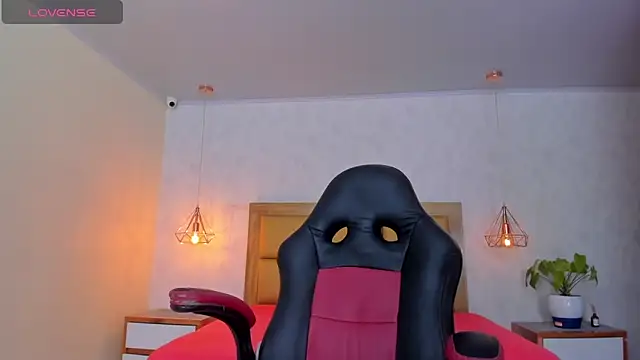 Snapshot of LARSONMIA chatting on February 2025 12:04:02 PM LARSONMIA online show from February 2025 12:04:02 PM