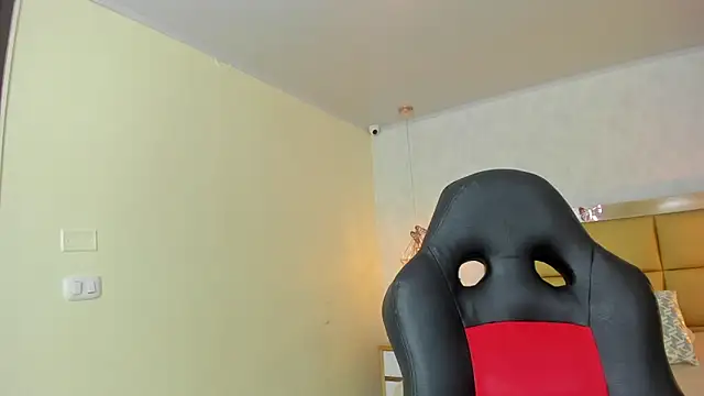 Snapshot of LARSONMIA chatting on September 2025 12:16:01 PM LARSONMIA online show from September 2025 12:16:01 PM