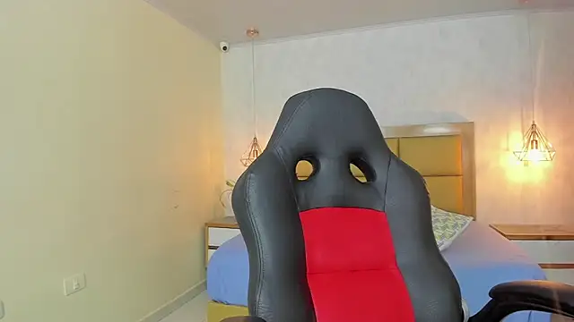 Snapshot of LARSONMIA chatting on September 2025 12:17:01 PM LARSONMIA online show from September 2025 12:17:01 PM