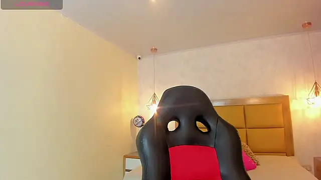 Snapshot of LARSONMIA chatting on June 2026 12:22:01 PM LARSONMIA online show from June 2026 12:22:01 PM