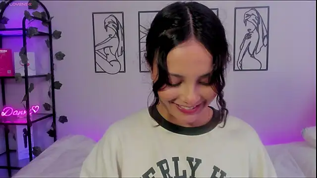 Megan Rodrigo online show from February 2025 07:21:01 PM