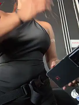 Amber Martins  online show from February 2025 06:24:01 PM