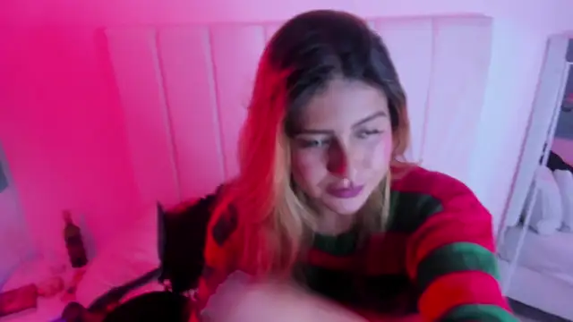 Amber Martins  online show from October 2025 01:34:02 PM