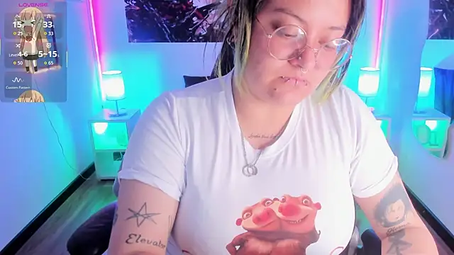 lucky-leah online show from December 2025 03:23:02 AM