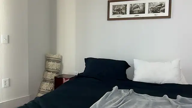 YUMIandbigWOLF online show from January 2025 08:31:02 PM