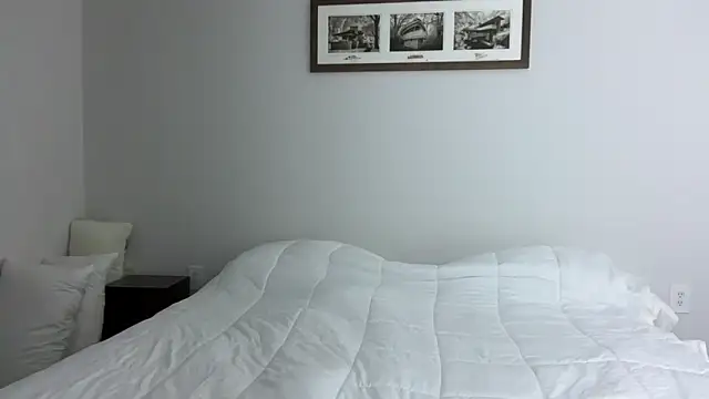 YUMIandbigWOLF online show from January 2025 11:45:01 PM