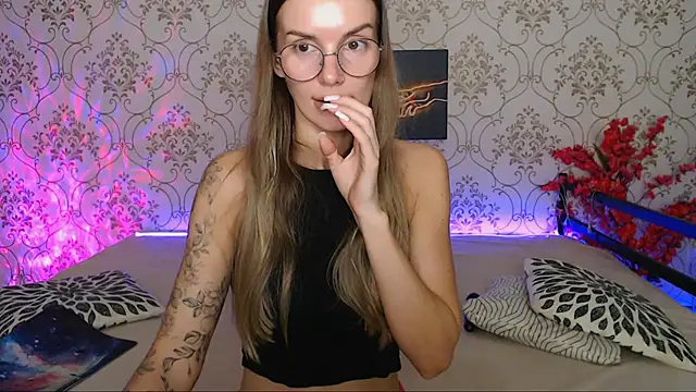 Snapshot of JulDoll chatting on October 2025 12:19:01 AM JulDoll online show from October 2025 12:19:01 AM