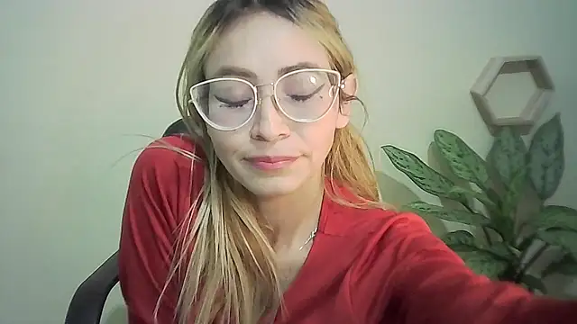 JuliaMack online show from March 2025 03:32:01 AM