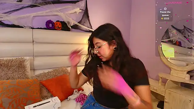 Snapshot of milan_sweet chatting on October 2025 09:41:01 PM milan sweet online show from October 2025 09:41:01 PM