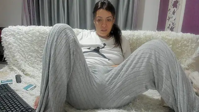 Snapshot of Dyana_Kaylinn chatting on February 2025 04:04:02 AM Dyana Kaylinn online show from February 2025 04:04:02 AM