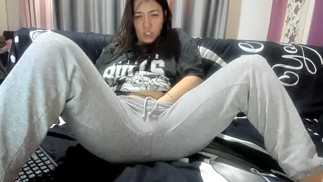 Snapshot of Dyana_Kaylinn chatting on March 2025 05:16:01 AM Dyana Kaylinn online show from March 2025 05:16:01 AM