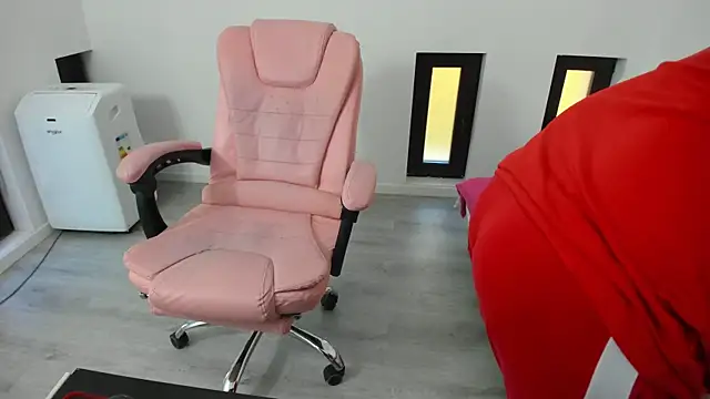 Snapshot of Dyana_Kaylinn chatting on September 2025 04:46:02 AM Dyana Kaylinn online show from September 2025 04:46:02 AM