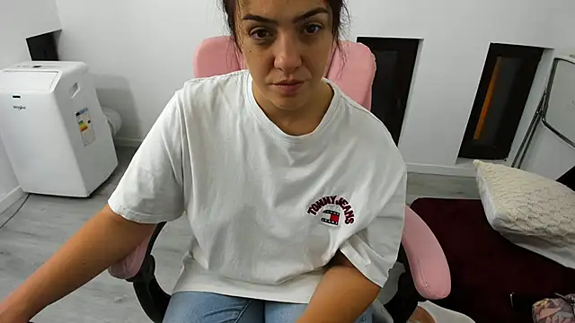 Snapshot of Dyana_Kaylinn chatting on September 2025 03:42:02 AM Dyana Kaylinn online show from September 2025 03:42:02 AM