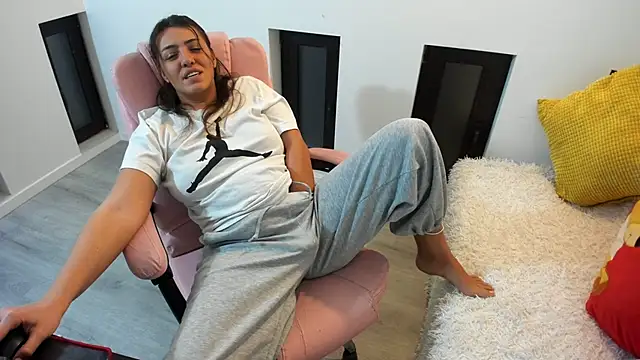 Snapshot of Dyana_Kaylinn chatting on November 2025 04:59:02 AM Dyana Kaylinn online show from November 2025 04:59:02 AM