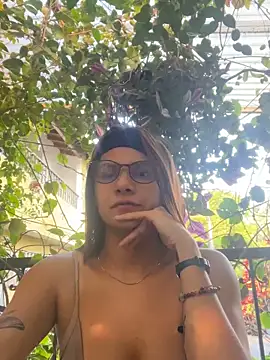 Susi bell online show from March 2025 10:17:02 PM