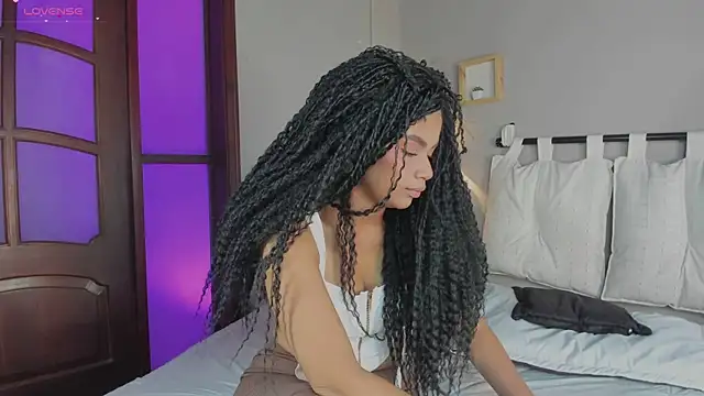 nayah   online show from January 2025 08:48:02 PM