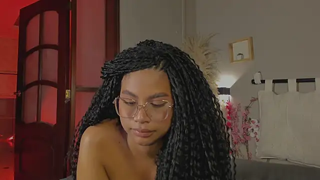 nayah   online show from February 2025 10:37:01 PM