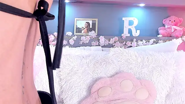 rosemonrooe online show from November 2025 03:11:01 PM