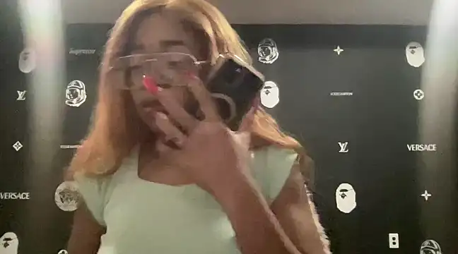 MommyConfident online show from December 2024 02:17:02 AM