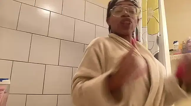 MommyConfident online show from January 2025 12:28:01 AM