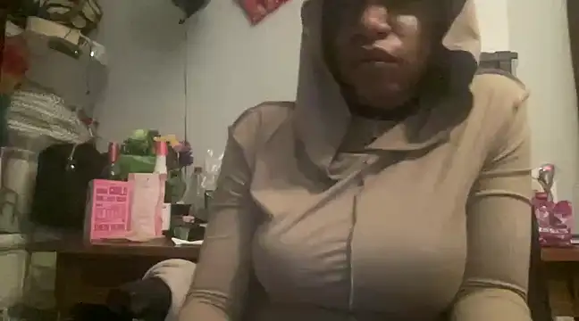 MommyConfident online show from February 2025 04:48:02 AM