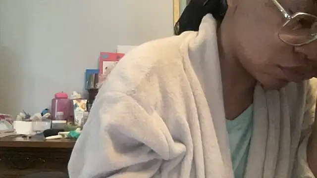 MommyConfident online show from November 2025 02:39:02 PM