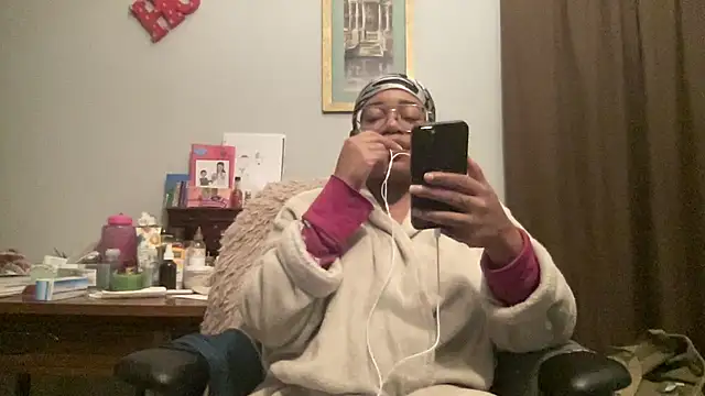 MommyConfident online show from December 2025 02:30:02 AM