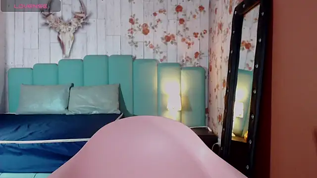 Alison Simmons online show from January 2025 09:20:01 PM