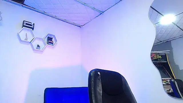 Liam lee online show from December 2024 12:22:01 PM