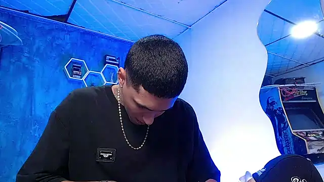 Liam lee online show from December 2024 04:38:02 PM